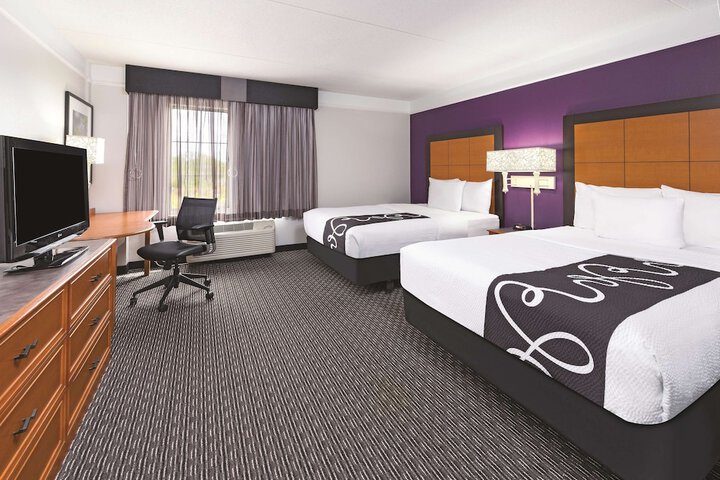 2 Double Beds Accessible Mobility Hearing Impaired Accessible (10 of 10)