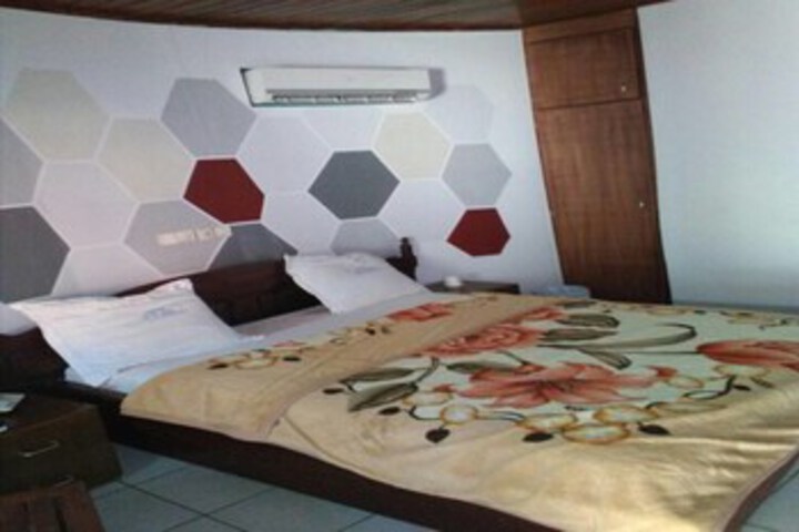 Room 11 of 13