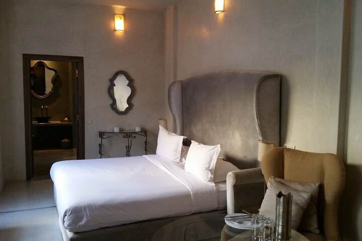 Room 5 of 48