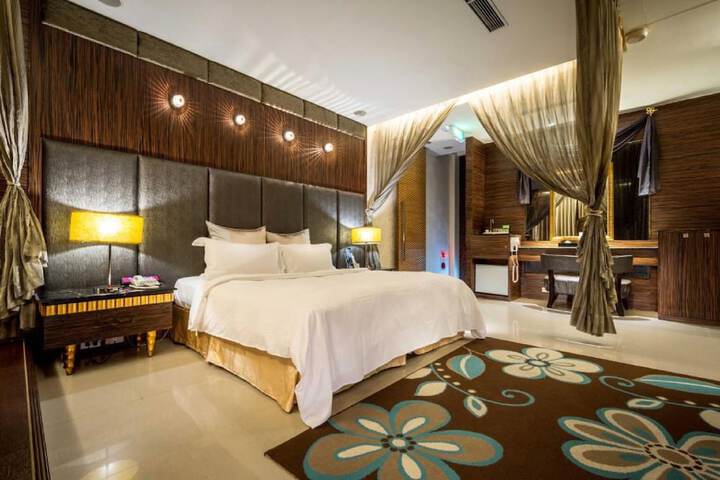 Room 2 of 24