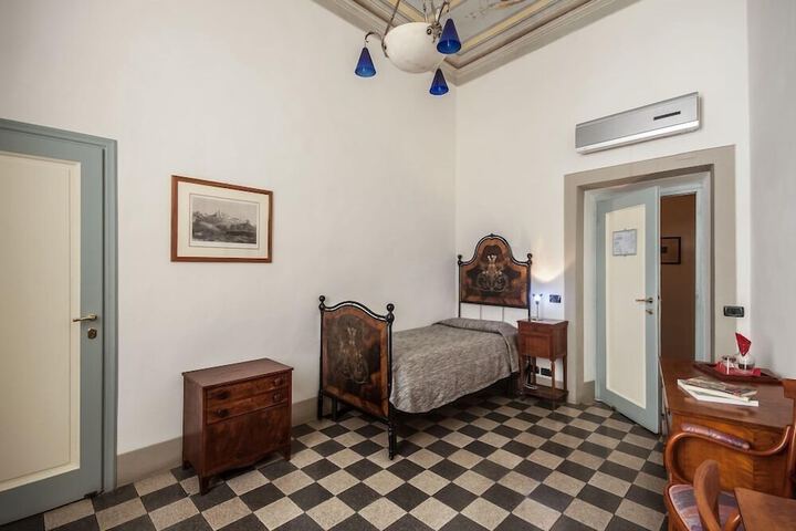 Room 27 of 58