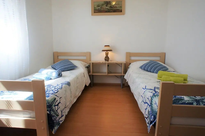 Room 5 of 12