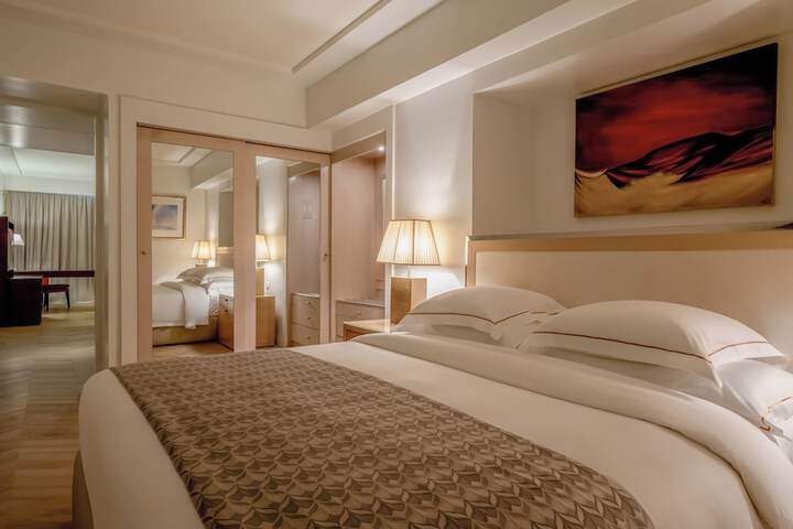 Room 25 of 315