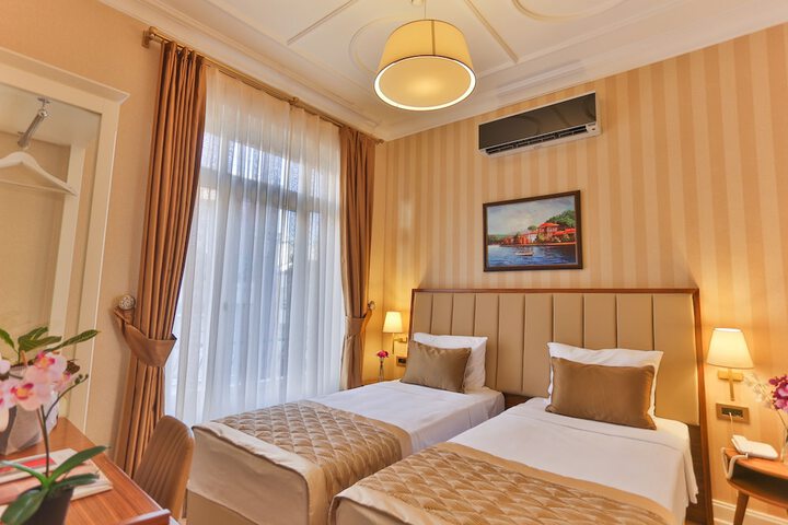 Room 8 of 35