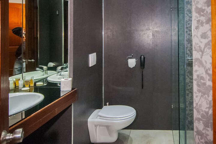 Room 19 of 38
