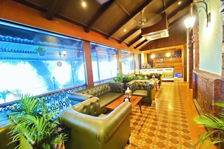 Lounge 64 of 119