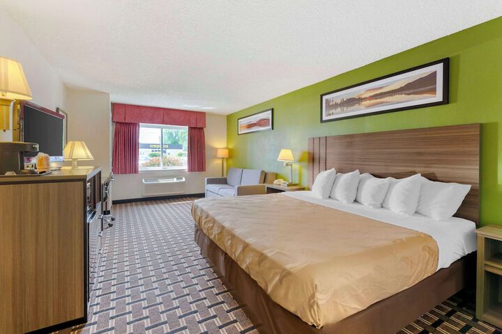 Standard | King Bed (3 of 4)