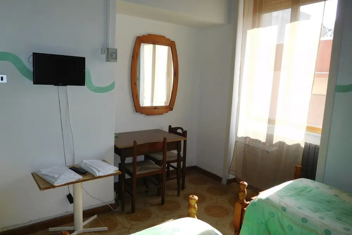 Room 5 of 27