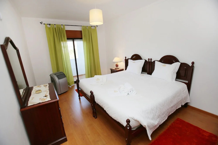 Room 4 of 25