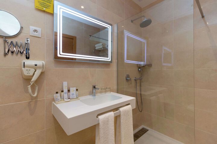 Room 15 of 29