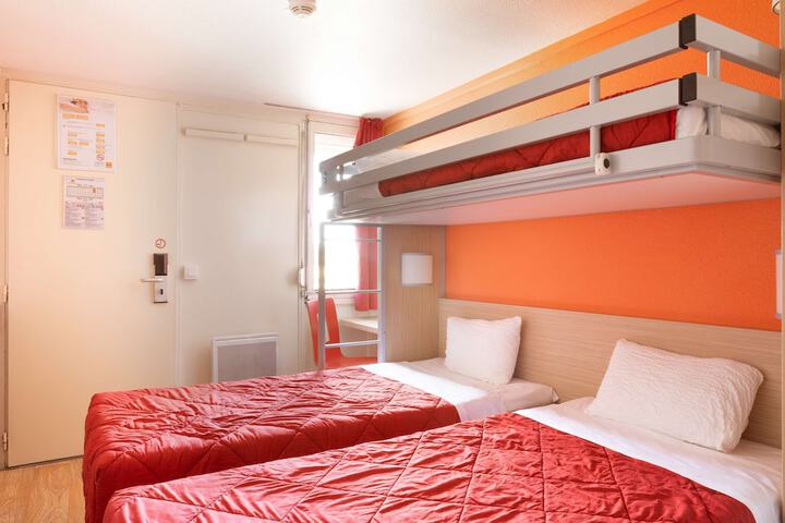 Room 8 of 25