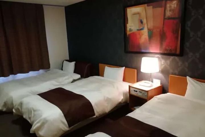 Room 16 of 38