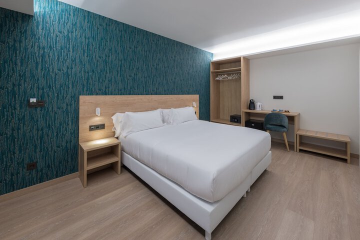 Room 18 of 122