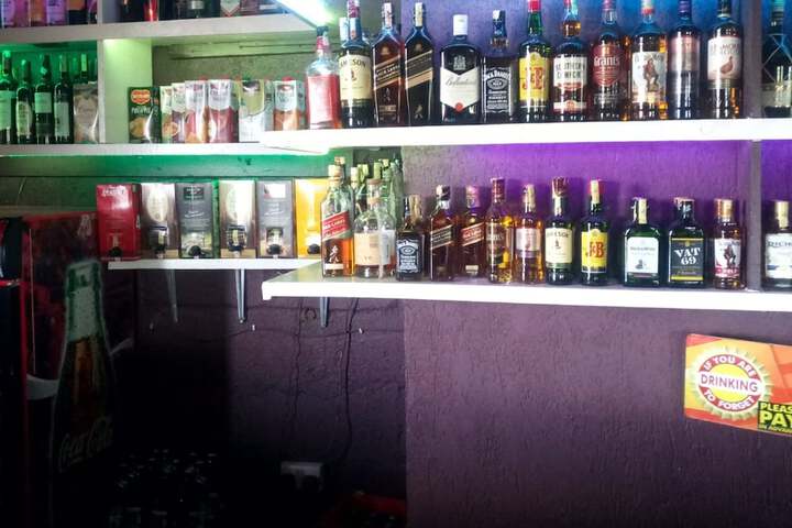 Lounge 10 of 14