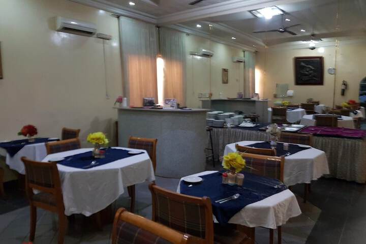 Dining 47 of 65