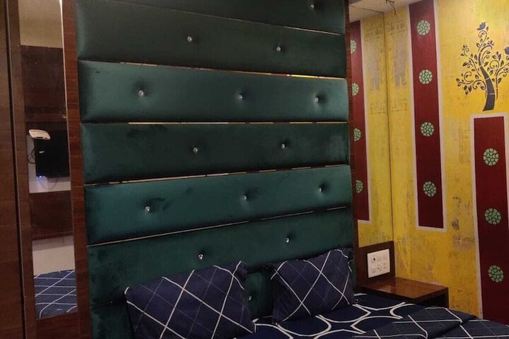 Room 17 of 27