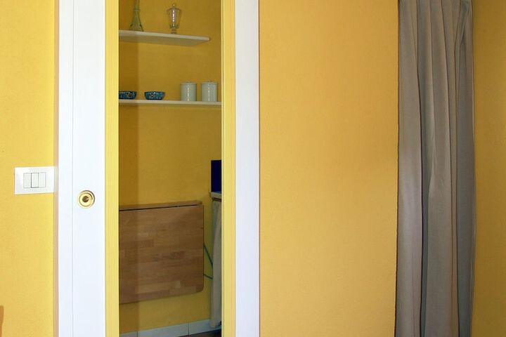 Room 2 of 74