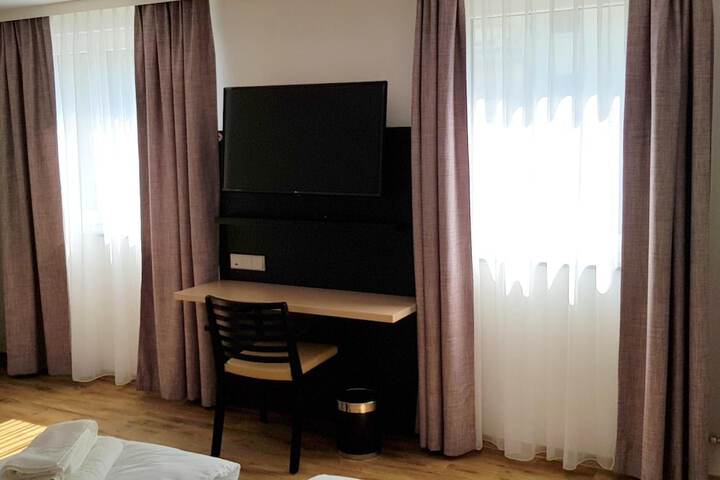 Room 11 of 48
