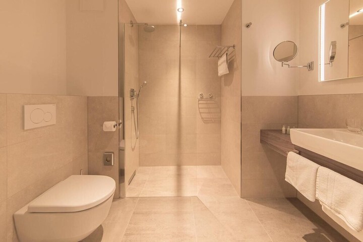 Room 25 of 41