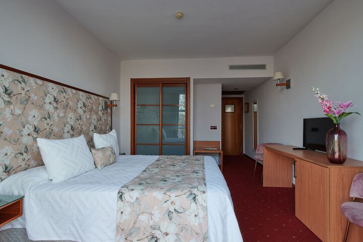 Room 52 of 186