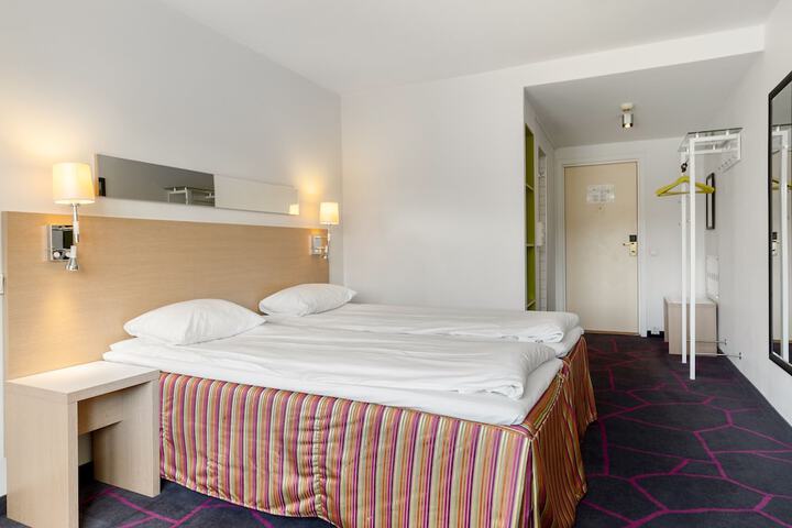 Room 48 of 87