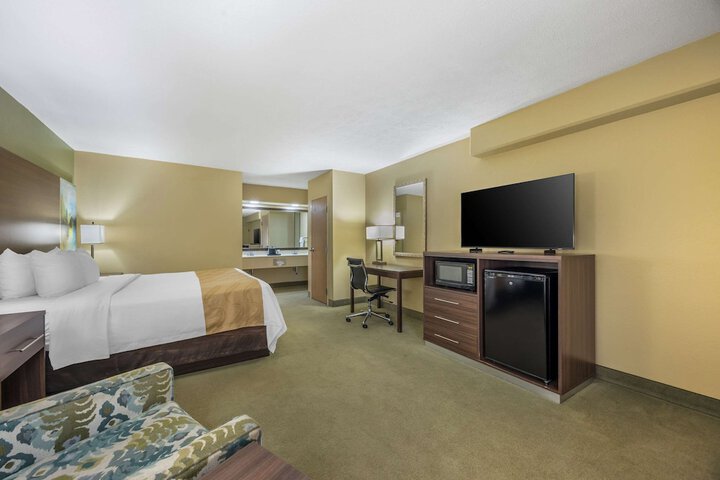 1 King Bed (8 of 16)