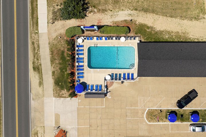 Pool 40 of 66