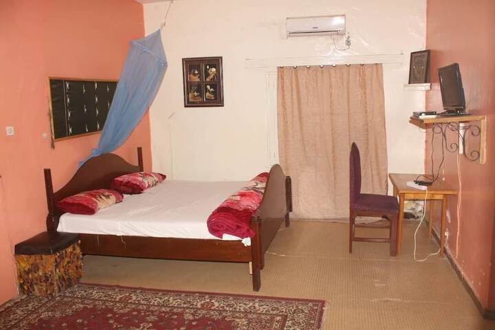 Room 9 of 12