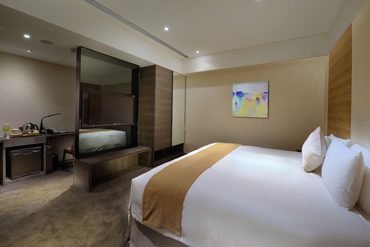 Room 25 of 58