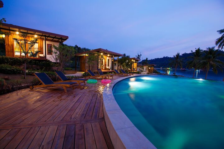 Pool Hotel