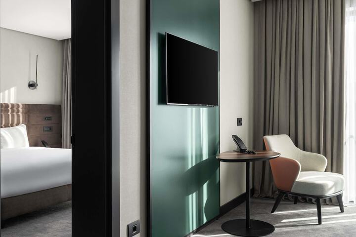 Room 19 of 100