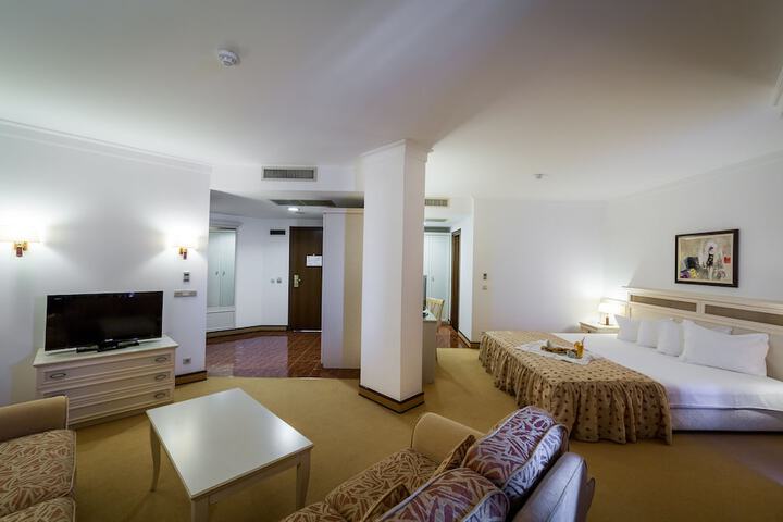 Room 19 of 173