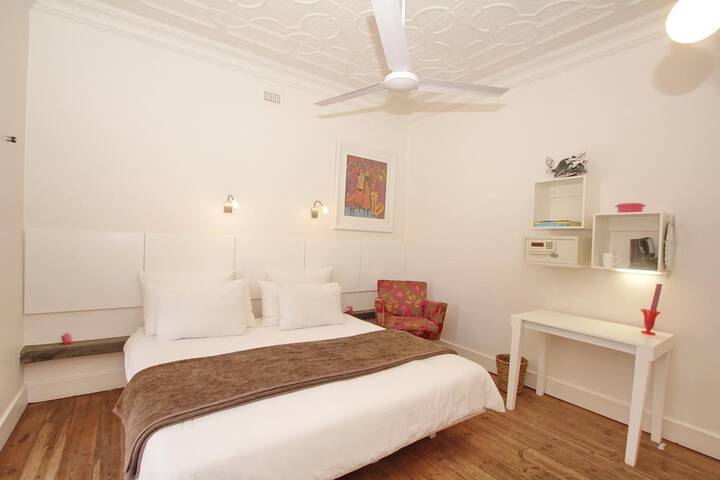 Room 8 of 28