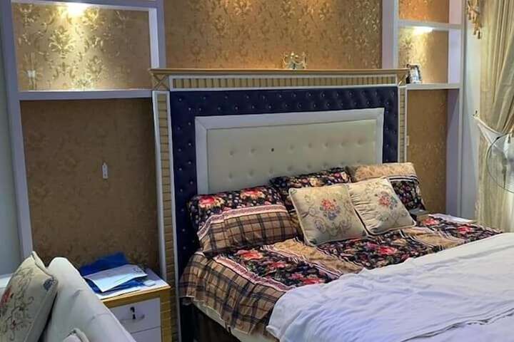 Room 5 of 20