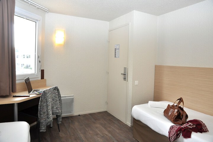 Room 7 of 37