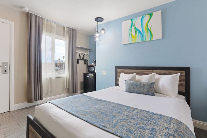 Double Single Use Queen Size Bed (2 of 4)