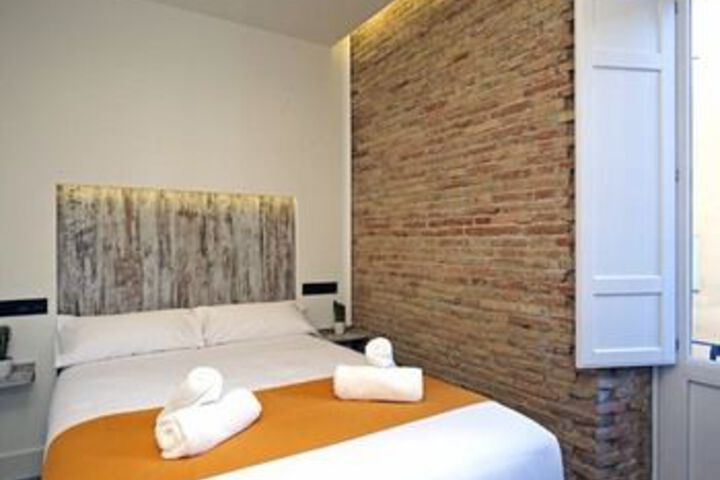 Room 5 of 16