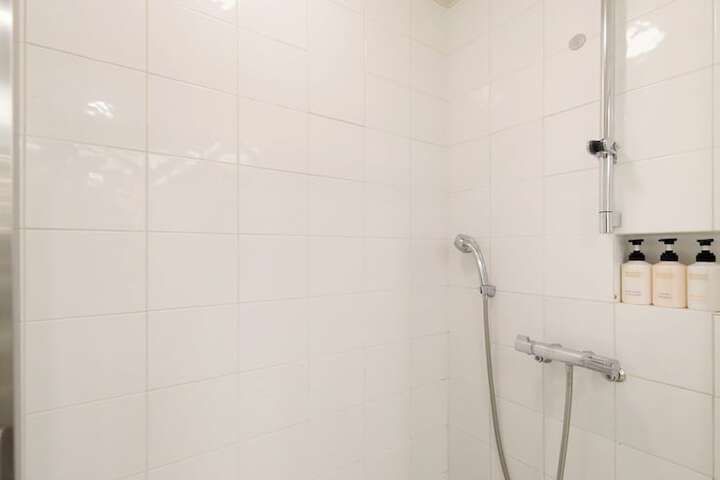 Room 14 of 128