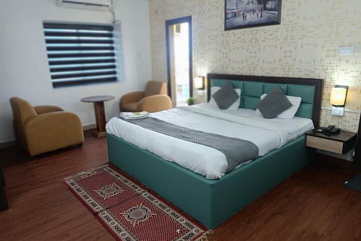 Room 8 of 34