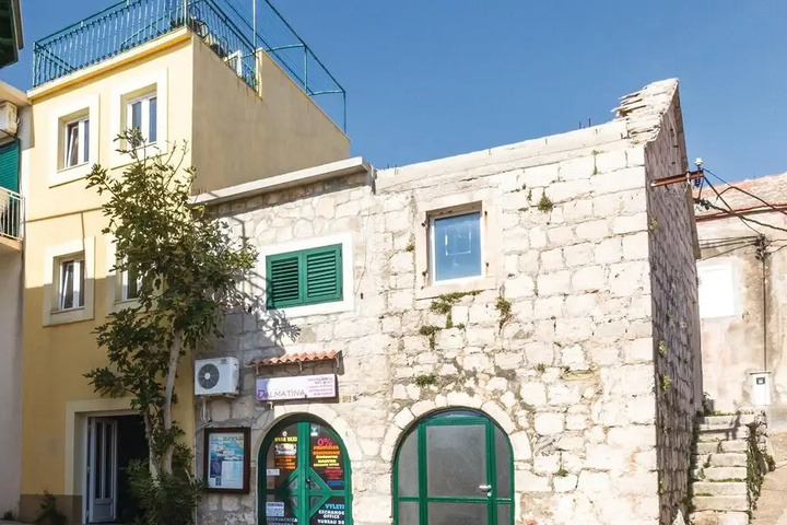 Amazing Home in Podgora With Wifi and 2 Bedrooms
