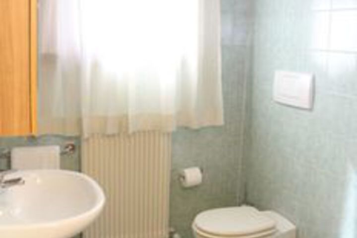 Room 2 of 20