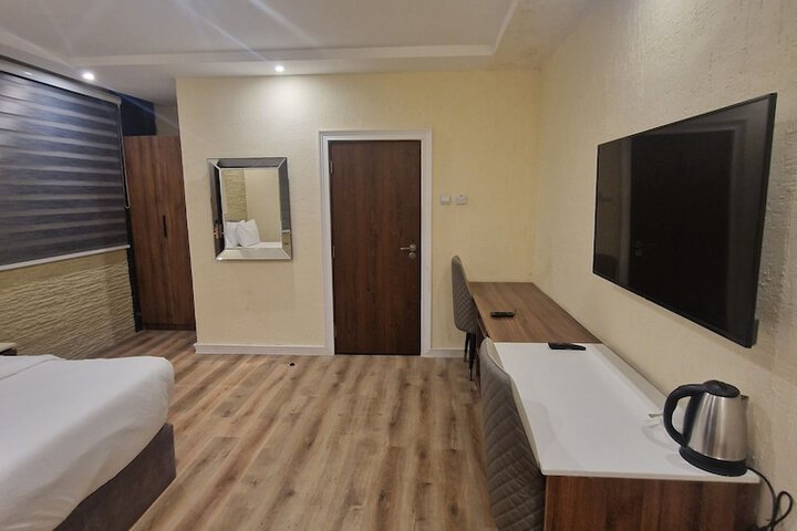Room 2 of 10