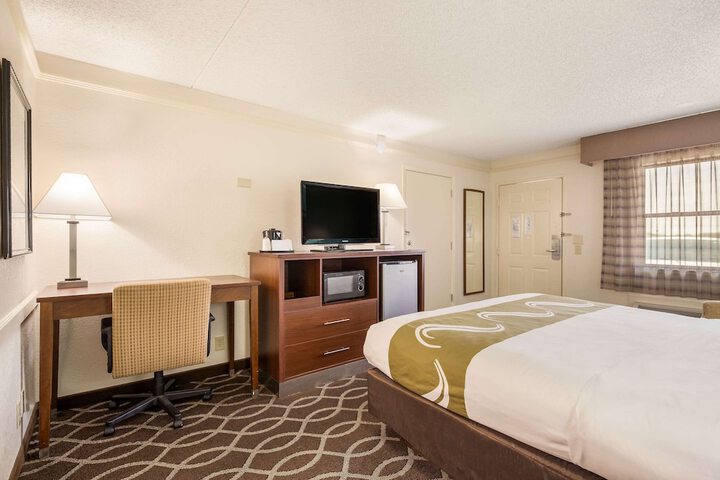 1 King Bed (1 of 13)