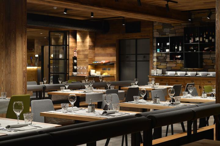 Dining 49 of 77