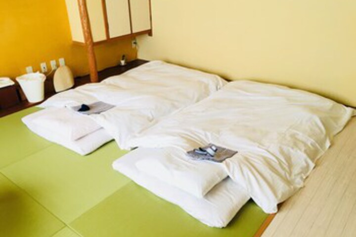 Room 6 of 18
