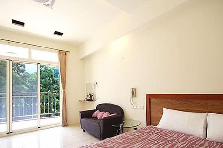 Room 11 of 40