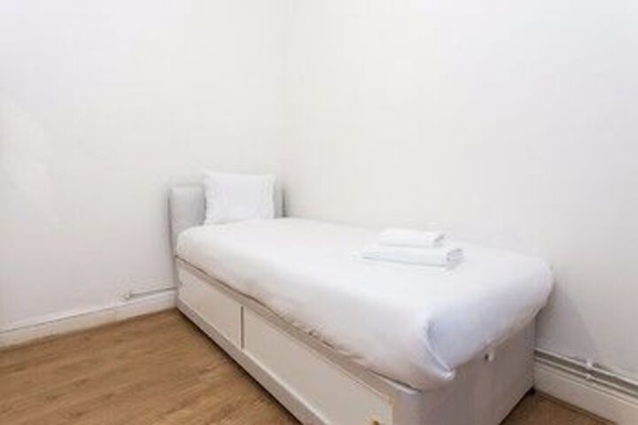 Room 9 of 24