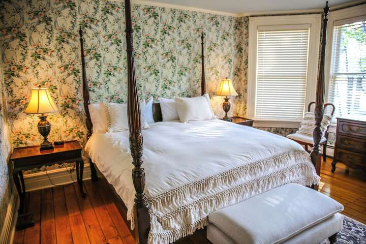 Room 5 of 17