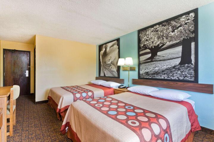 1 Queen Bed Accessible Room (4 of 4)