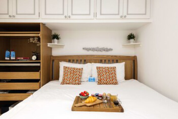 Room 8 of 20